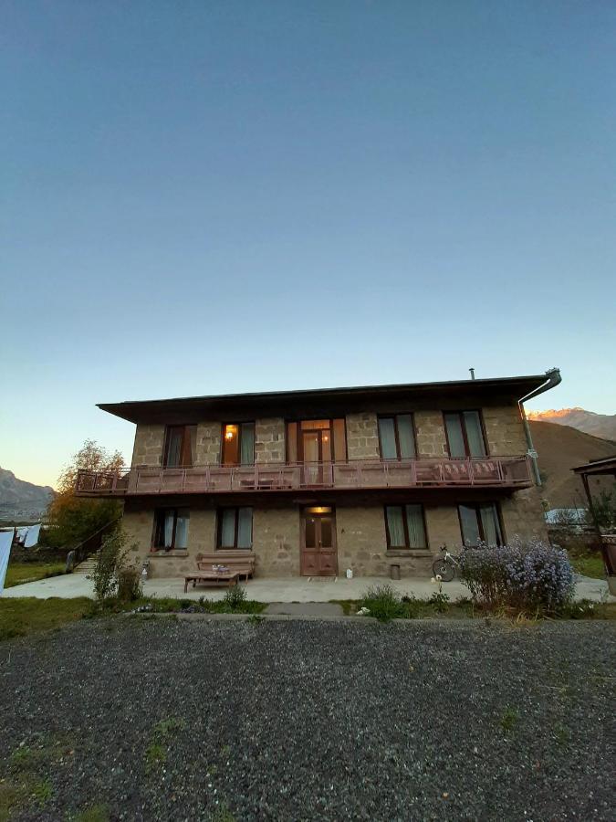 Dachi Inn Kazbegi Esterno foto